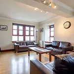 2 Bedroom Apartment By Leith\'S Shore